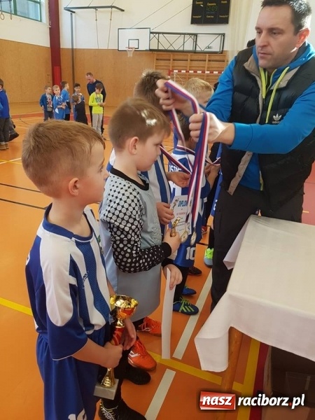 Zdjęcie w galerii na portalu naszraciborz.pl: Młodzi piłkarze LKS Tworków nie spoczywają na laurach. Za nimi kolejne turnieje piłkarskie wiadomości z regionu