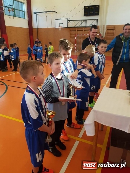 Zdjęcie w galerii na portalu naszraciborz.pl: Młodzi piłkarze LKS Tworków nie spoczywają na laurach. Za nimi kolejne turnieje piłkarskie wiadomości z regionu