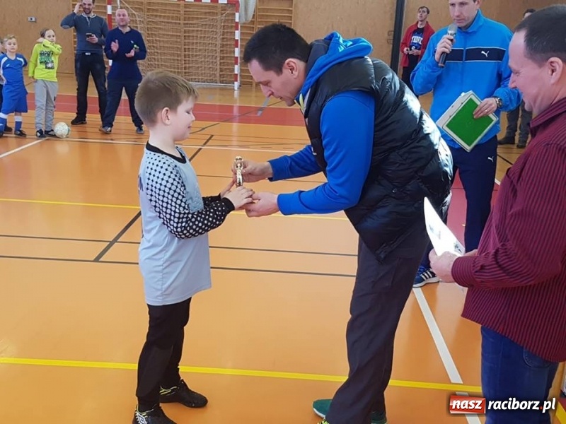 Zdjęcie w galerii na portalu naszraciborz.pl: Młodzi piłkarze LKS Tworków nie spoczywają na laurach. Za nimi kolejne turnieje piłkarskie wiadomości z regionu