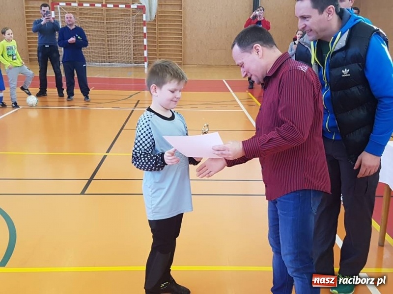 Zdjęcie w galerii na portalu naszraciborz.pl: Młodzi piłkarze LKS Tworków nie spoczywają na laurach. Za nimi kolejne turnieje piłkarskie wiadomości z regionu