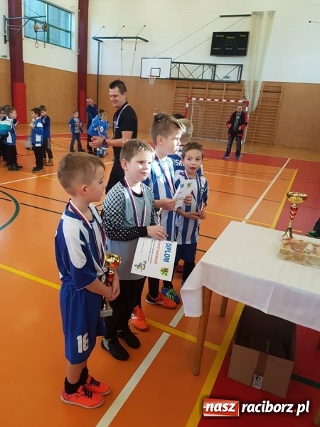 Zdjęcie w galerii na portalu naszraciborz.pl: Młodzi piłkarze LKS Tworków nie spoczywają na laurach. Za nimi kolejne turnieje piłkarskie wiadomości z regionu