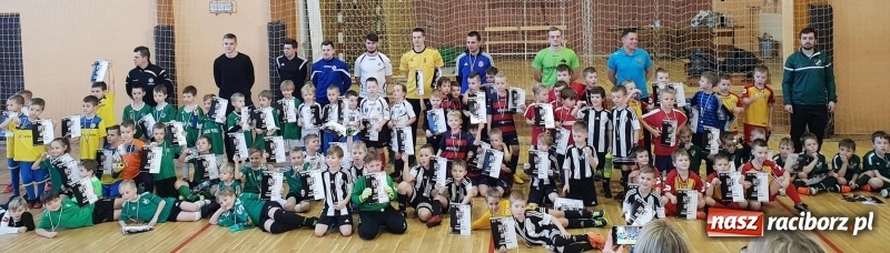 Zdjęcie w galerii na portalu naszraciborz.pl: Młodzi piłkarze LKS Tworków nie spoczywają na laurach. Za nimi kolejne turnieje piłkarskie wiadomości z regionu