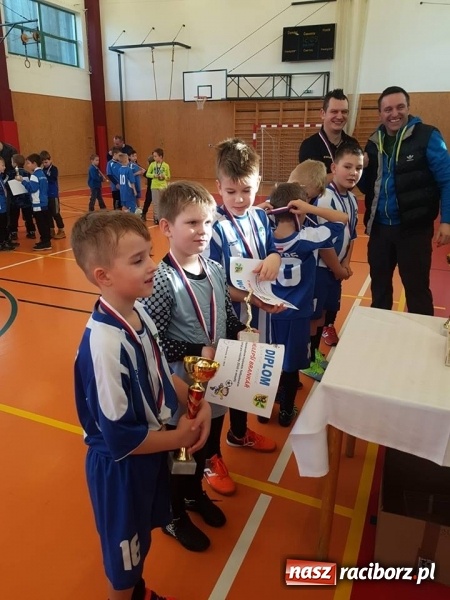 Zdjęcie w galerii na portalu naszraciborz.pl: Młodzi piłkarze LKS Tworków nie spoczywają na laurach. Za nimi kolejne turnieje piłkarskie wiadomości z regionu