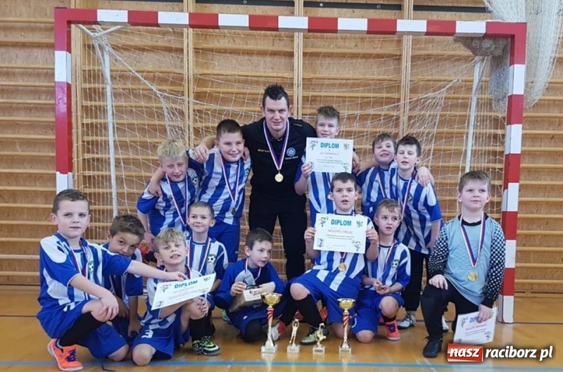 Zdjęcie w galerii na portalu naszraciborz.pl: Młodzi piłkarze LKS Tworków nie spoczywają na laurach. Za nimi kolejne turnieje piłkarskie wiadomości z regionu