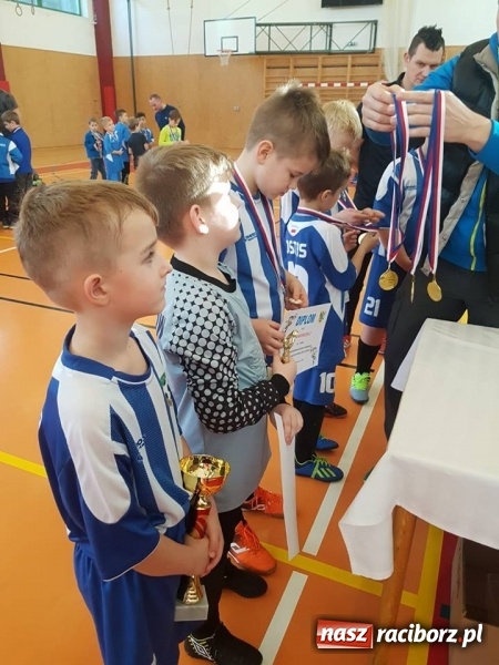 Zdjęcie w galerii na portalu naszraciborz.pl: Młodzi piłkarze LKS Tworków nie spoczywają na laurach. Za nimi kolejne turnieje piłkarskie wiadomości z regionu