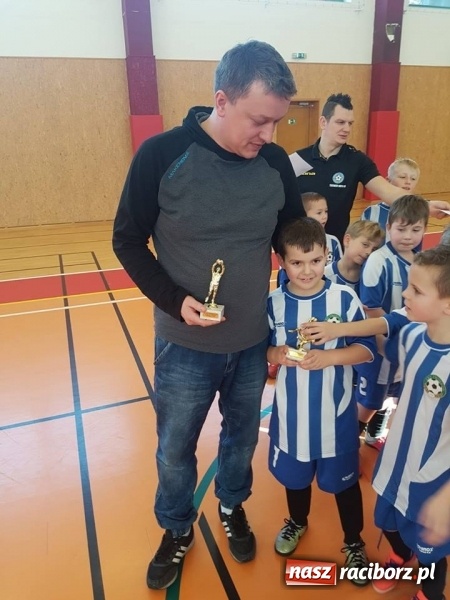 Zdjęcie w galerii na portalu naszraciborz.pl: Młodzi piłkarze LKS Tworków nie spoczywają na laurach. Za nimi kolejne turnieje piłkarskie wiadomości z regionu