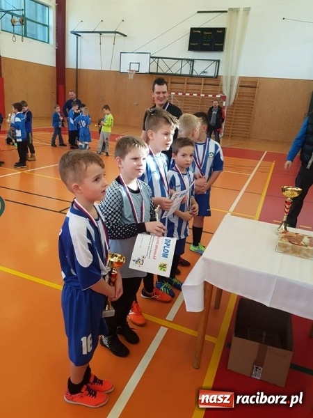 Zdjęcie w galerii na portalu naszraciborz.pl: Młodzi piłkarze LKS Tworków nie spoczywają na laurach. Za nimi kolejne turnieje piłkarskie wiadomości z regionu