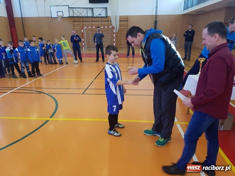 Zdjęcie w galerii na portalu naszraciborz.pl: Młodzi piłkarze LKS Tworków nie spoczywają na laurach. Za nimi kolejne turnieje piłkarskie wiadomości z regionu