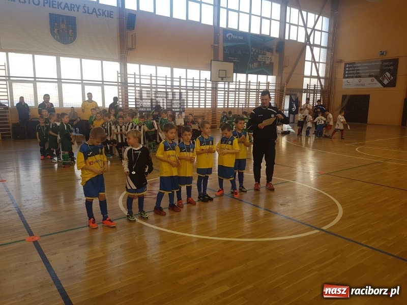 Zdjęcie w galerii na portalu naszraciborz.pl: Młodzi piłkarze LKS Tworków nie spoczywają na laurach. Za nimi kolejne turnieje piłkarskie wiadomości z regionu