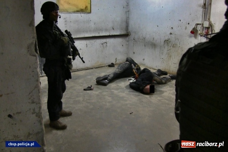 Zdjęcie w galerii na portalu naszraciborz.pl: Rozbito gang okradający tiry. Działał metodą na plandekę! FOTO i WIDEO wiadomości z regionu