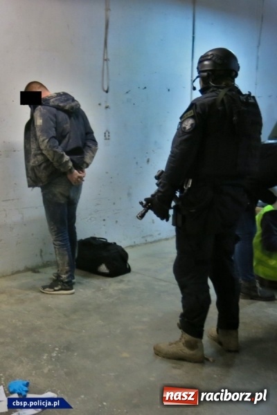 Zdjęcie w galerii na portalu naszraciborz.pl: Rozbito gang okradający tiry. Działał metodą na plandekę! FOTO i WIDEO wiadomości z regionu