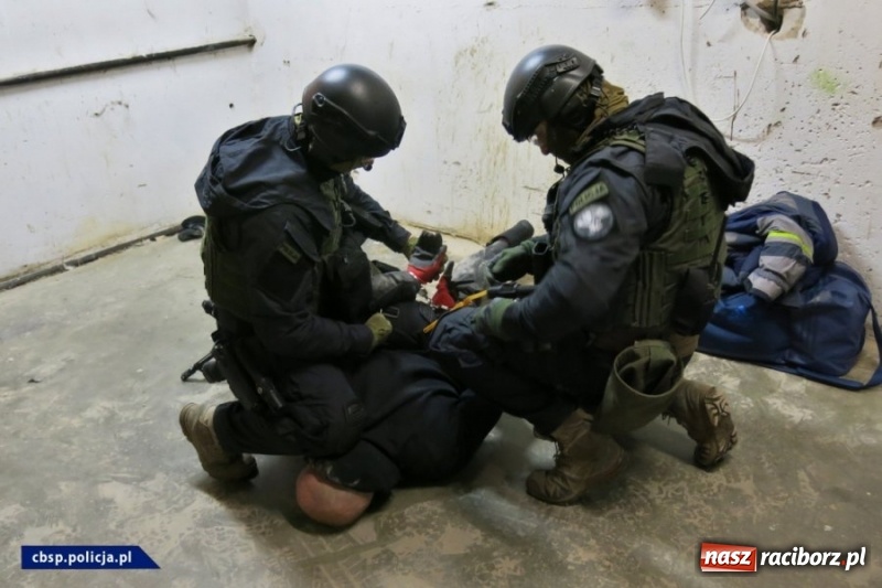 Zdjęcie w galerii na portalu naszraciborz.pl: Rozbito gang okradający tiry. Działał metodą na plandekę! FOTO i WIDEO wiadomości z regionu