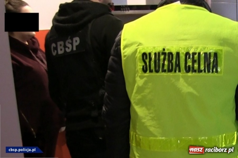 Zdjęcie w galerii na portalu naszraciborz.pl: Rozbito gang okradający tiry. Działał metodą na plandekę! FOTO i WIDEO wiadomości z regionu