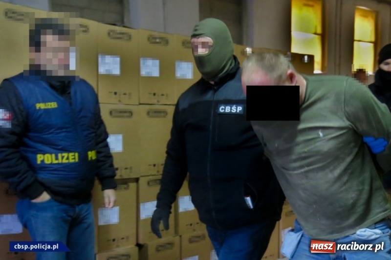 Zdjęcie w galerii na portalu naszraciborz.pl: Rozbito gang okradający tiry. Działał metodą na plandekę! FOTO i WIDEO wiadomości z regionu