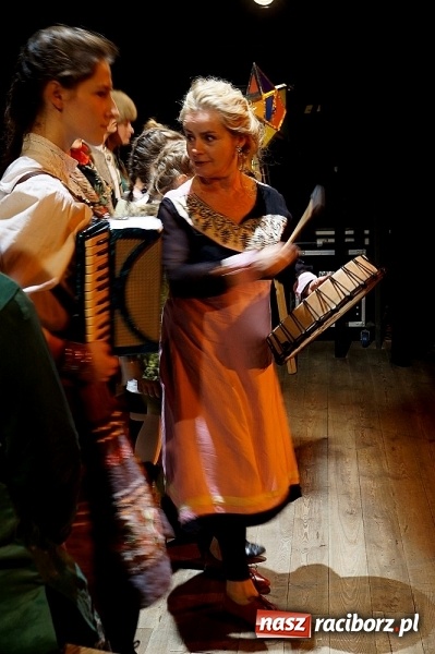 Zdjęcie w galerii na portalu naszraciborz.pl: Tetraedr zabrał widzów w podróż do przeszłości wiadomości z regionu