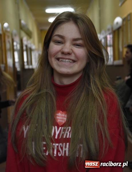 Zdjęcie w galerii na portalu naszraciborz.pl: Bądźmy razem. Społeczność szkolna I LO stanęła #MuremZaOwsiakiem wiadomości z regionu