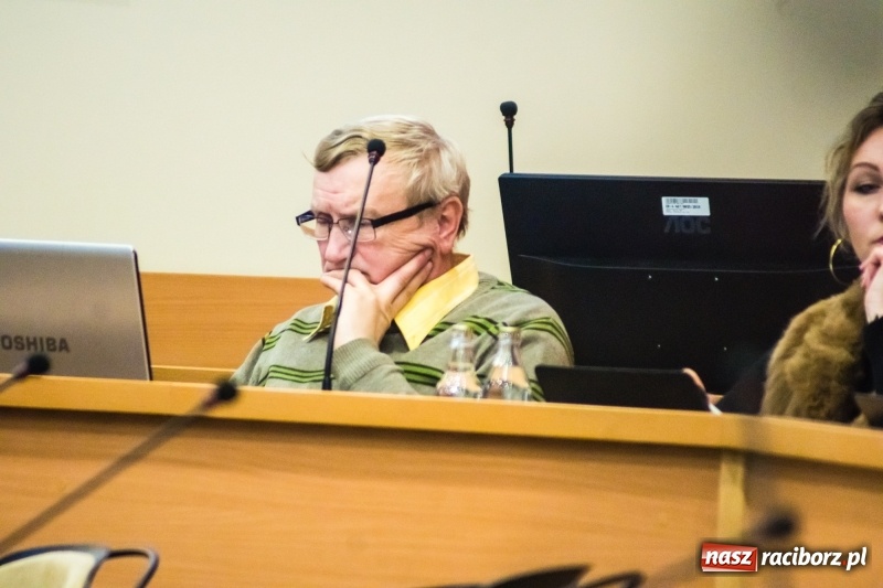 Zdjęcie w galerii na portalu naszraciborz.pl: Darmowe autobusy na ferie? Czy szkołom grozi strajk? Co z kaskami, bakteriami w H2Ostróg i poradnią uzależnień?  wiadomości z regionu