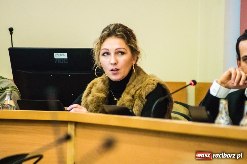 Zdjęcie w galerii na portalu naszraciborz.pl: Darmowe autobusy na ferie? Czy szkołom grozi strajk? Co z kaskami, bakteriami w H2Ostróg i poradnią uzależnień?  wiadomości z regionu