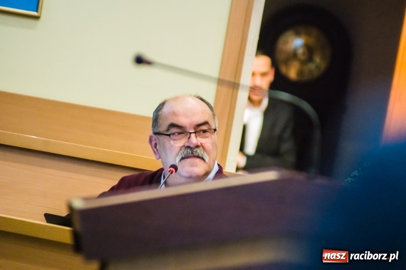 Zdjęcie w galerii na portalu naszraciborz.pl: Darmowe autobusy na ferie? Czy szkołom grozi strajk? Co z kaskami, bakteriami w H2Ostróg i poradnią uzależnień?  wiadomości z regionu