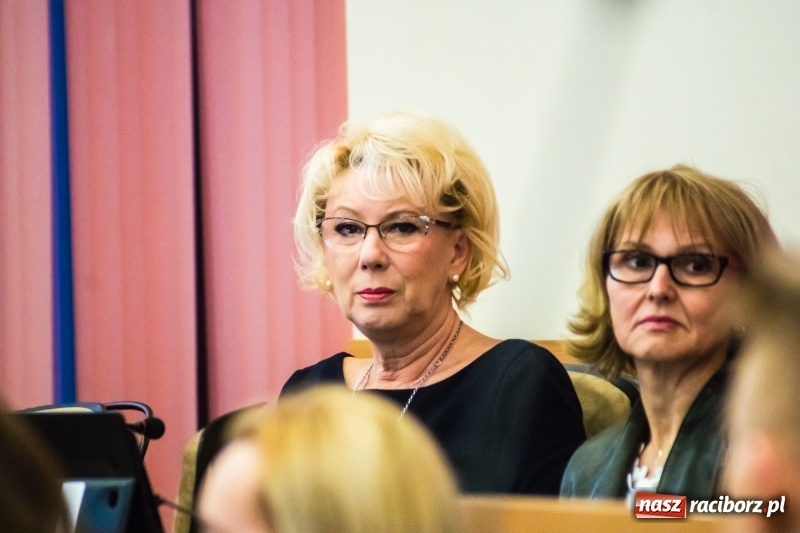 Zdjęcie w galerii na portalu naszraciborz.pl: Darmowe autobusy na ferie? Czy szkołom grozi strajk? Co z kaskami, bakteriami w H2Ostróg i poradnią uzależnień?  wiadomości z regionu