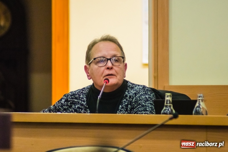 Zdjęcie w galerii na portalu naszraciborz.pl: Darmowe autobusy na ferie? Czy szkołom grozi strajk? Co z kaskami, bakteriami w H2Ostróg i poradnią uzależnień?  wiadomości z regionu