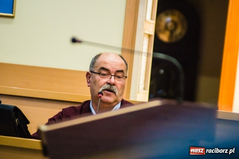 Zdjęcie w galerii na portalu naszraciborz.pl: Darmowe autobusy na ferie? Czy szkołom grozi strajk? Co z kaskami, bakteriami w H2Ostróg i poradnią uzależnień?  wiadomości z regionu