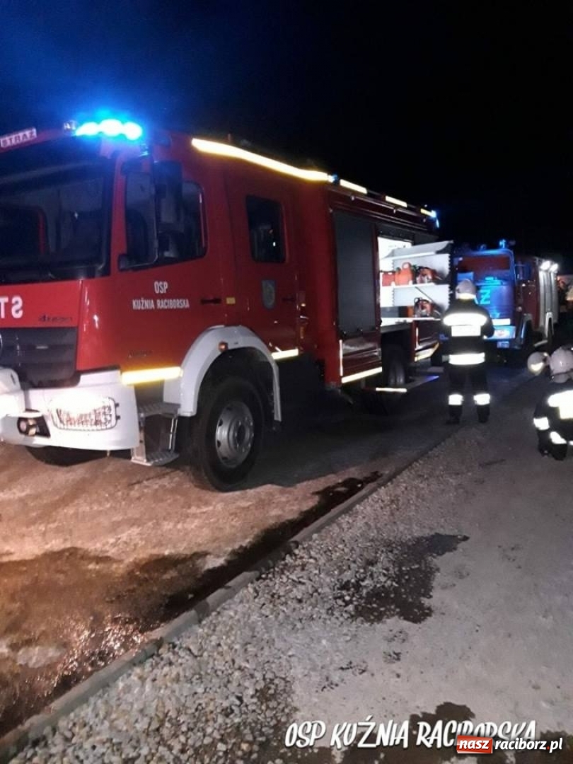 Zdjęcie w galerii na portalu naszraciborz.pl: Nocny pożar w ośrodku wypoczynkowym w Szymocicach. Paliły się pomieszczenia techniczne i kompleks SPA wiadomości z regionu