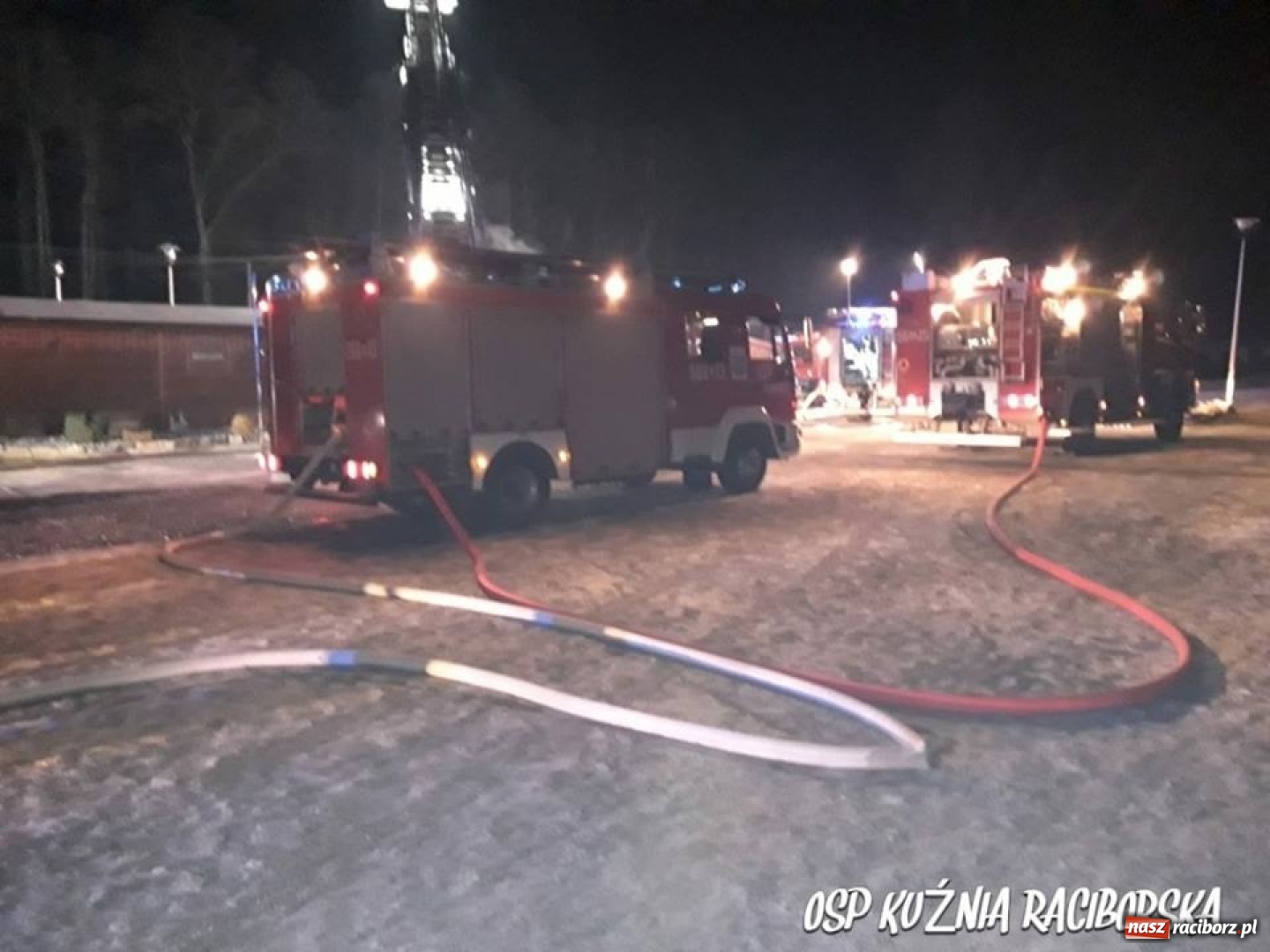 Zdjęcie w galerii na portalu naszraciborz.pl: Nocny pożar w ośrodku wypoczynkowym w Szymocicach. Paliły się pomieszczenia techniczne i kompleks SPA wiadomości z regionu