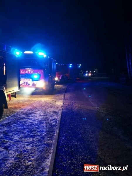 Zdjęcie w galerii na portalu naszraciborz.pl: Nocny pożar w ośrodku wypoczynkowym w Szymocicach. Paliły się pomieszczenia techniczne i kompleks SPA wiadomości z regionu