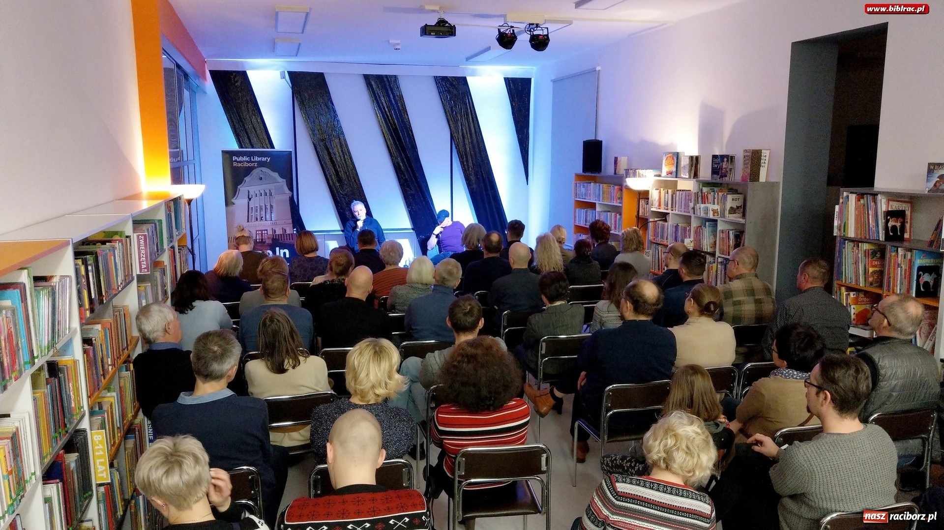 Zdjęcie w galerii na portalu naszraciborz.pl: Lżejszy od fotografii. Piotr Stelmach i Leszek Biolik gośćmi spotkania noworocznego w bibliotece wiadomości z regionu