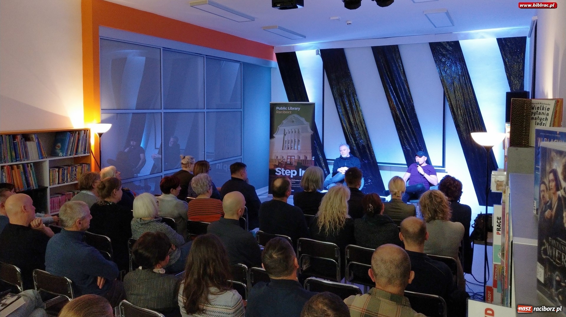 Zdjęcie w galerii na portalu naszraciborz.pl: Lżejszy od fotografii. Piotr Stelmach i Leszek Biolik gośćmi spotkania noworocznego w bibliotece wiadomości z regionu