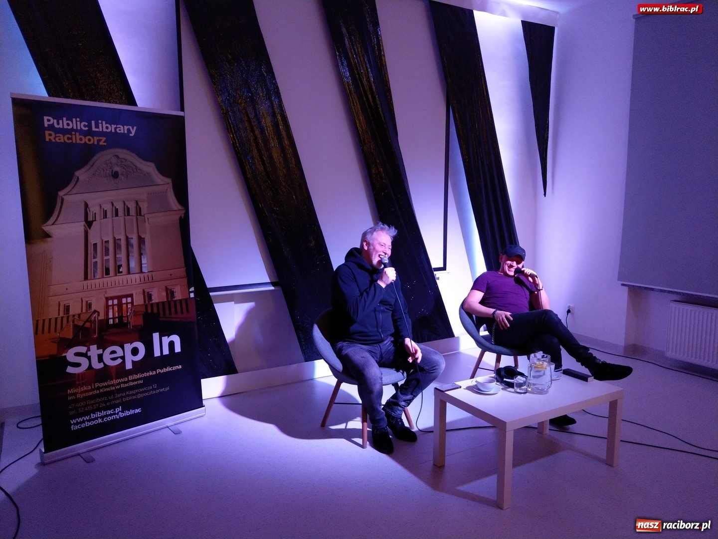 Zdjęcie w galerii na portalu naszraciborz.pl: Lżejszy od fotografii. Piotr Stelmach i Leszek Biolik gośćmi spotkania noworocznego w bibliotece wiadomości z regionu