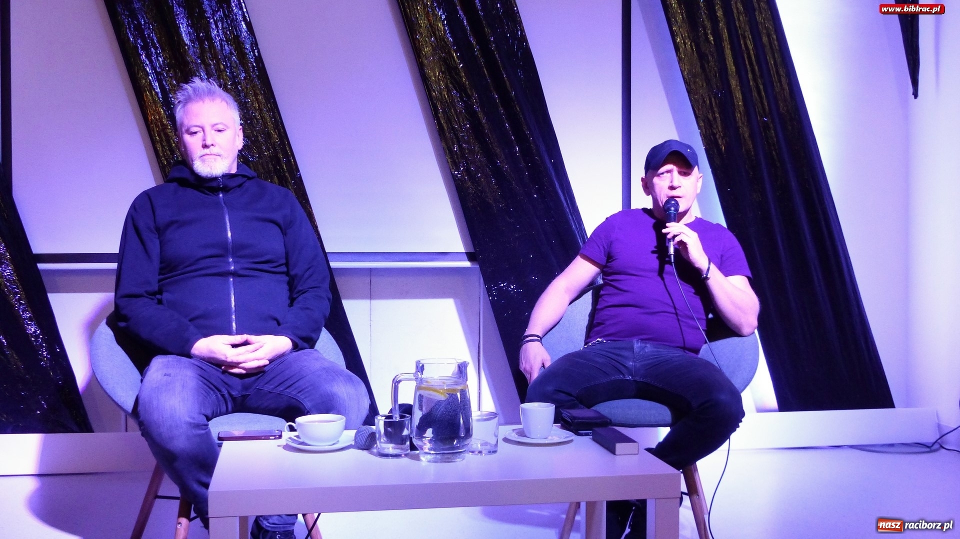 Zdjęcie w galerii na portalu naszraciborz.pl: Lżejszy od fotografii. Piotr Stelmach i Leszek Biolik gośćmi spotkania noworocznego w bibliotece wiadomości z regionu