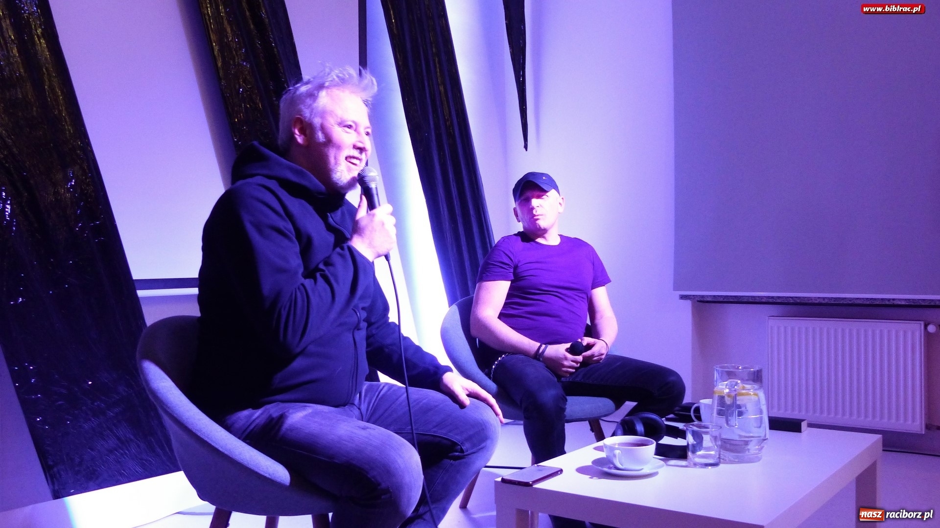 Zdjęcie w galerii na portalu naszraciborz.pl: Lżejszy od fotografii. Piotr Stelmach i Leszek Biolik gośćmi spotkania noworocznego w bibliotece wiadomości z regionu