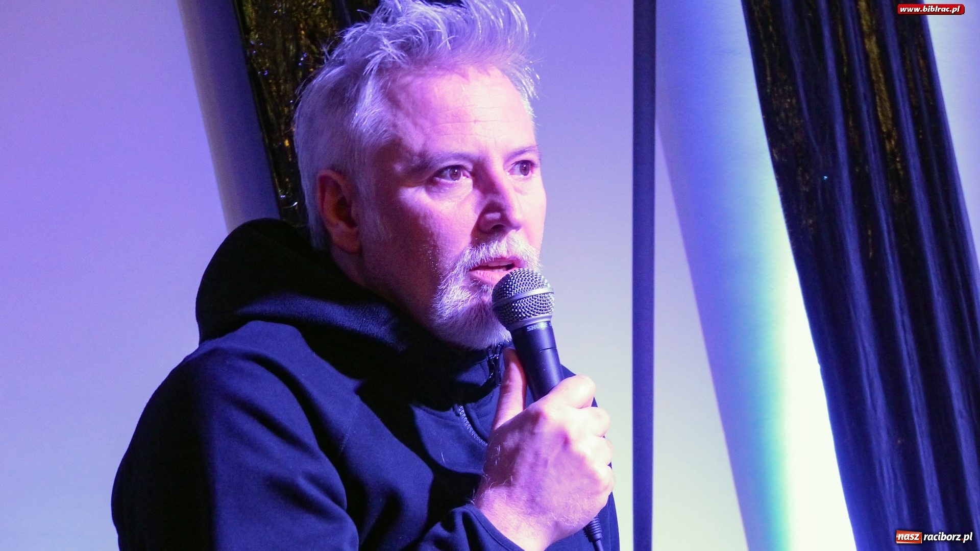 Zdjęcie w galerii na portalu naszraciborz.pl: Lżejszy od fotografii. Piotr Stelmach i Leszek Biolik gośćmi spotkania noworocznego w bibliotece wiadomości z regionu