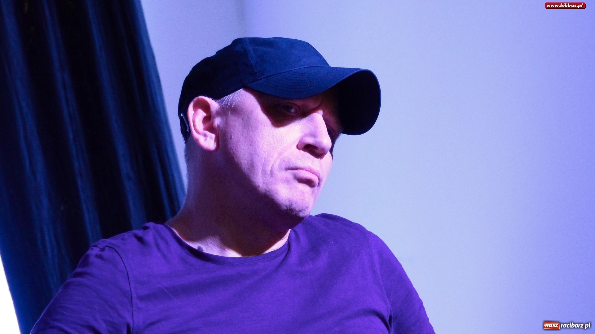 Zdjęcie w galerii na portalu naszraciborz.pl: Lżejszy od fotografii. Piotr Stelmach i Leszek Biolik gośćmi spotkania noworocznego w bibliotece wiadomości z regionu