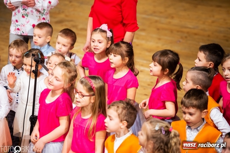 Zdjęcie w galerii na portalu naszraciborz.pl: Dzień Babci i Dziadka w Raciborskim Centrum Kultury wiadomości z regionu