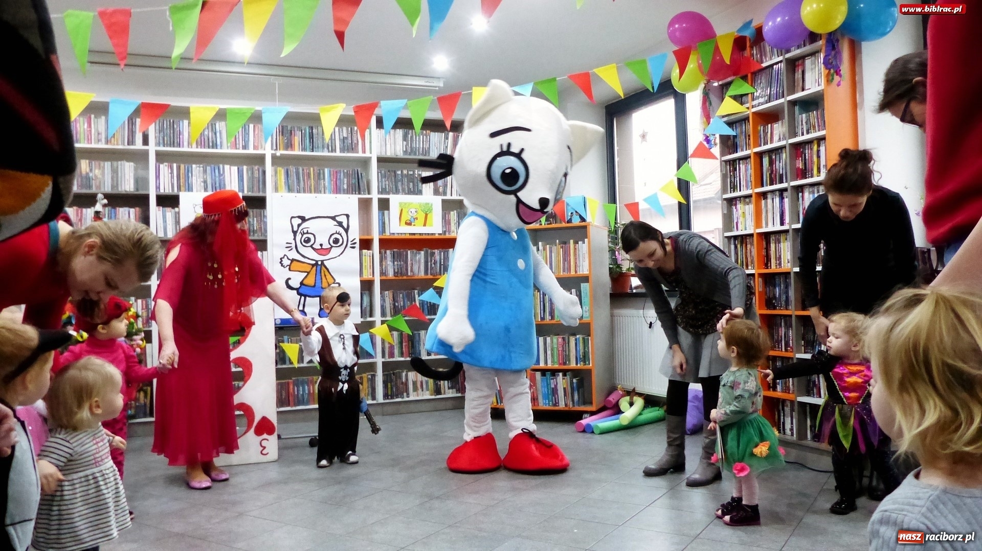 Zdjęcie w galerii na portalu naszraciborz.pl: Bal z Kicią Kocią w bibliotece na Ostrogu  wiadomości z regionu