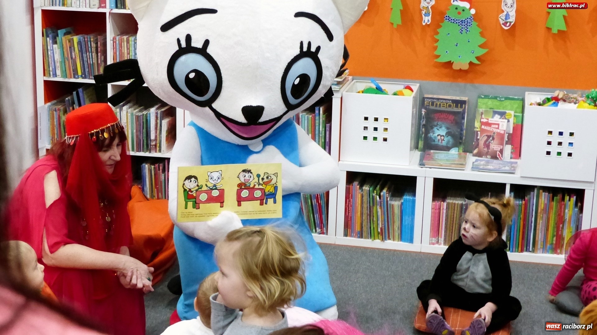 Zdjęcie w galerii na portalu naszraciborz.pl: Bal z Kicią Kocią w bibliotece na Ostrogu  wiadomości z regionu