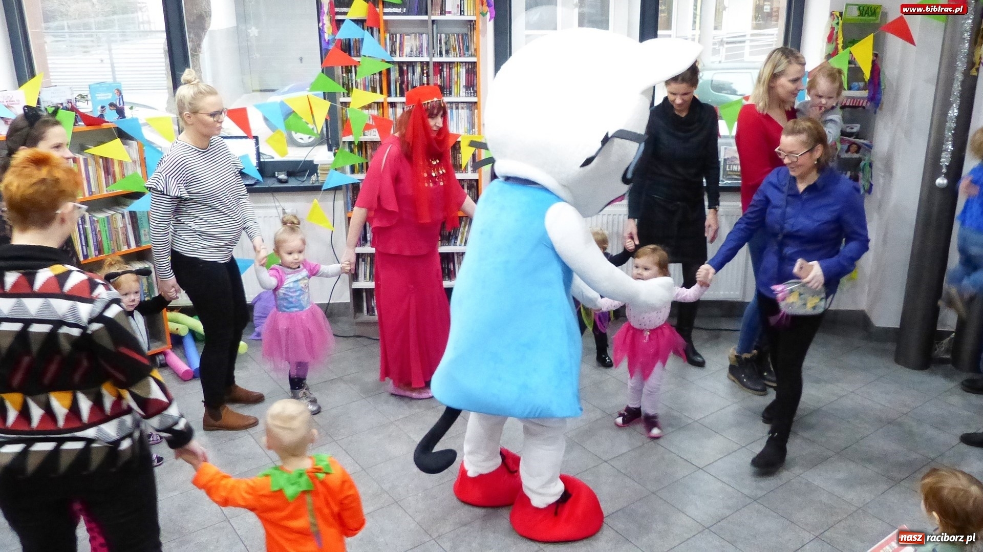 Zdjęcie w galerii na portalu naszraciborz.pl: Bal z Kicią Kocią w bibliotece na Ostrogu  wiadomości z regionu