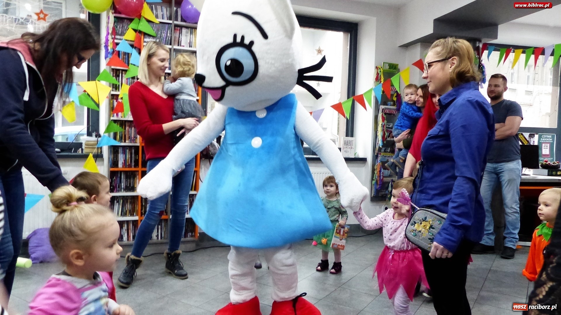 Zdjęcie w galerii na portalu naszraciborz.pl: Bal z Kicią Kocią w bibliotece na Ostrogu  wiadomości z regionu