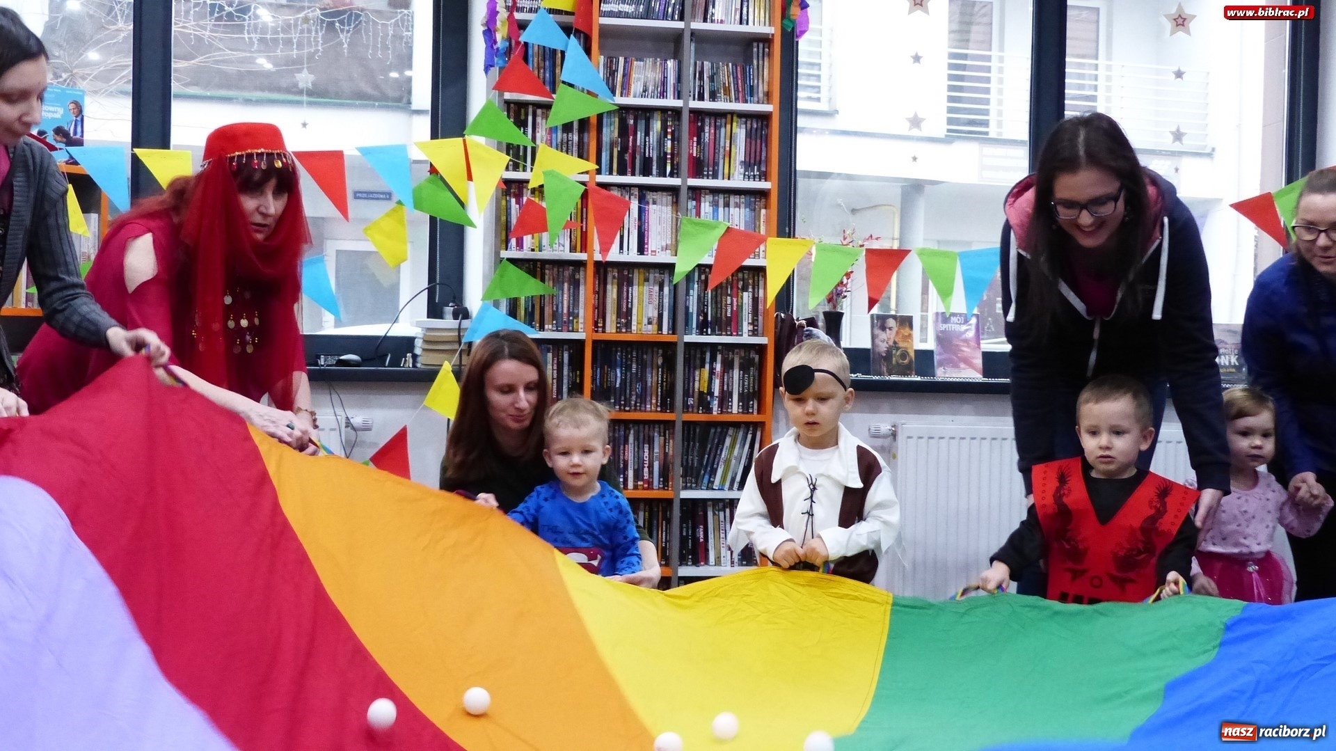 Zdjęcie w galerii na portalu naszraciborz.pl: Bal z Kicią Kocią w bibliotece na Ostrogu  wiadomości z regionu