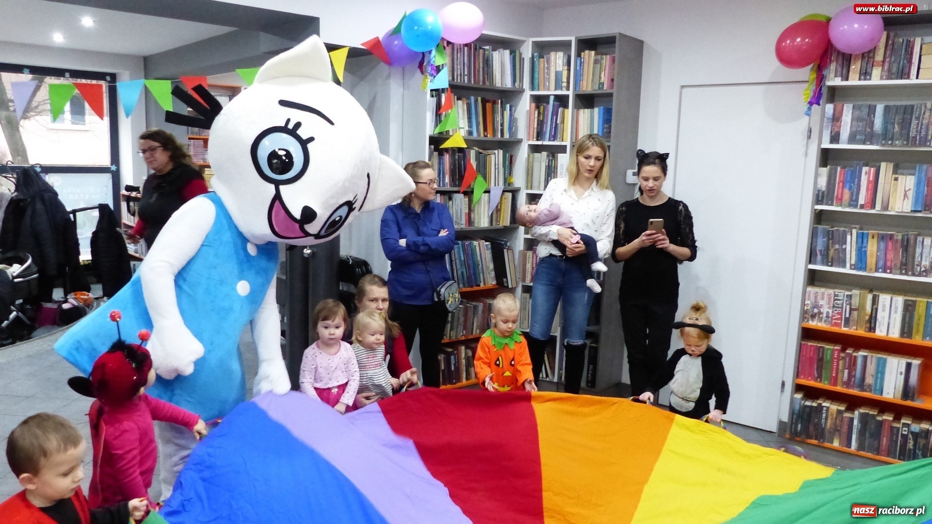 Zdjęcie w galerii na portalu naszraciborz.pl: Bal z Kicią Kocią w bibliotece na Ostrogu  wiadomości z regionu