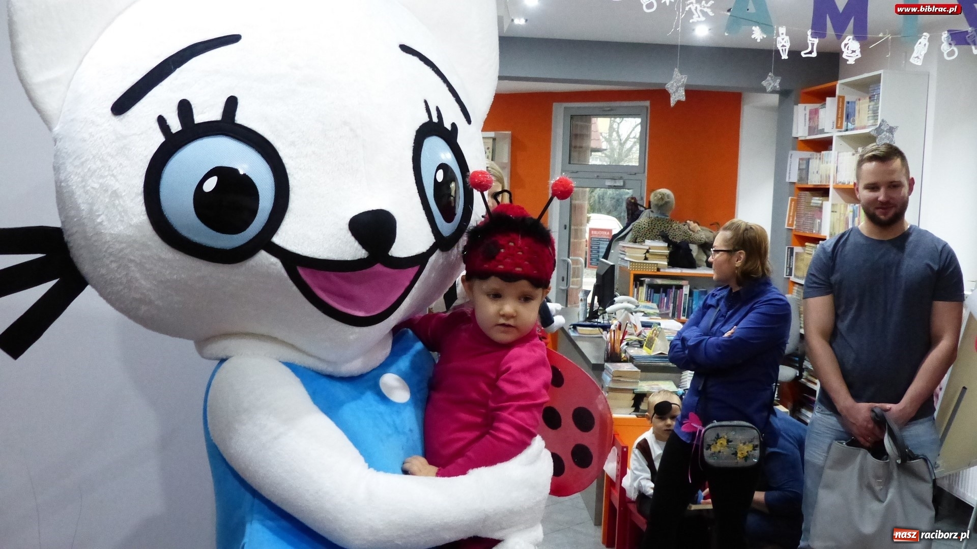 Zdjęcie w galerii na portalu naszraciborz.pl: Bal z Kicią Kocią w bibliotece na Ostrogu  wiadomości z regionu