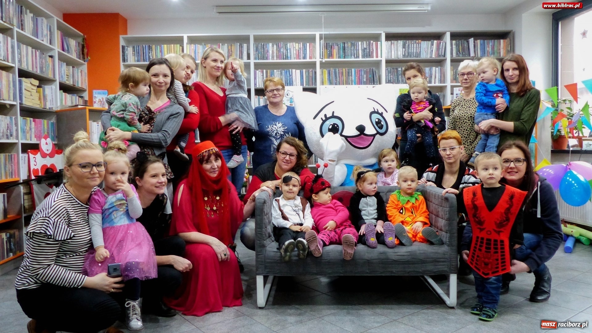 Zdjęcie w galerii na portalu naszraciborz.pl: Bal z Kicią Kocią w bibliotece na Ostrogu  wiadomości z regionu