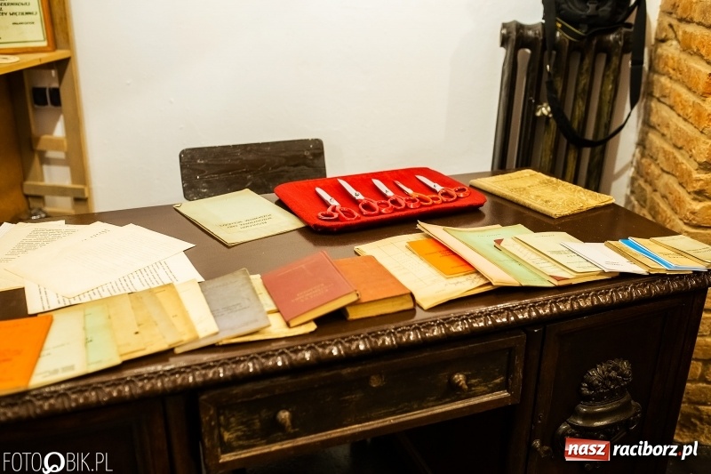 Zdjęcie w galerii na portalu naszraciborz.pl: W lochach raciborskiego więzienia otwarto małe muzeum FOTO i WIDEO wiadomości z regionu