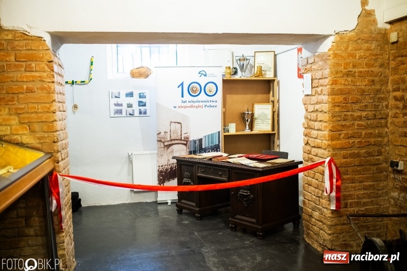 Zdjęcie w galerii na portalu naszraciborz.pl: W lochach raciborskiego więzienia otwarto małe muzeum FOTO i WIDEO wiadomości z regionu