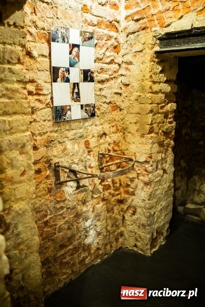 Zdjęcie w galerii na portalu naszraciborz.pl: W lochach raciborskiego więzienia otwarto małe muzeum FOTO i WIDEO wiadomości z regionu