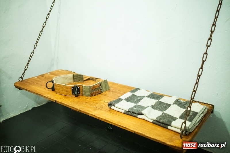 Zdjęcie w galerii na portalu naszraciborz.pl: W lochach raciborskiego więzienia otwarto małe muzeum FOTO i WIDEO wiadomości z regionu