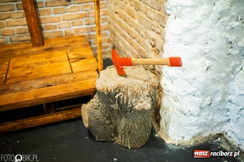 Zdjęcie w galerii na portalu naszraciborz.pl: W lochach raciborskiego więzienia otwarto małe muzeum FOTO i WIDEO wiadomości z regionu